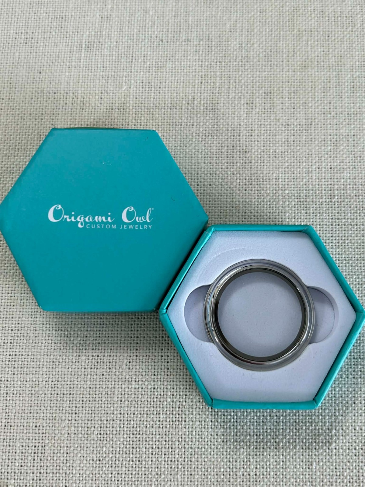 Origami Owl BZ4013 Large Silver Classic Locket Twist FACE ONLY “New in Box”