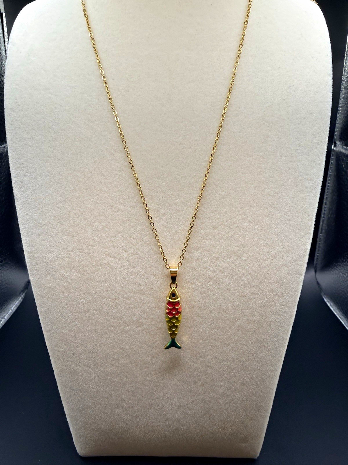 Gold Tone Cable Chain Fish Charm Pendant Necklace, Red Green
