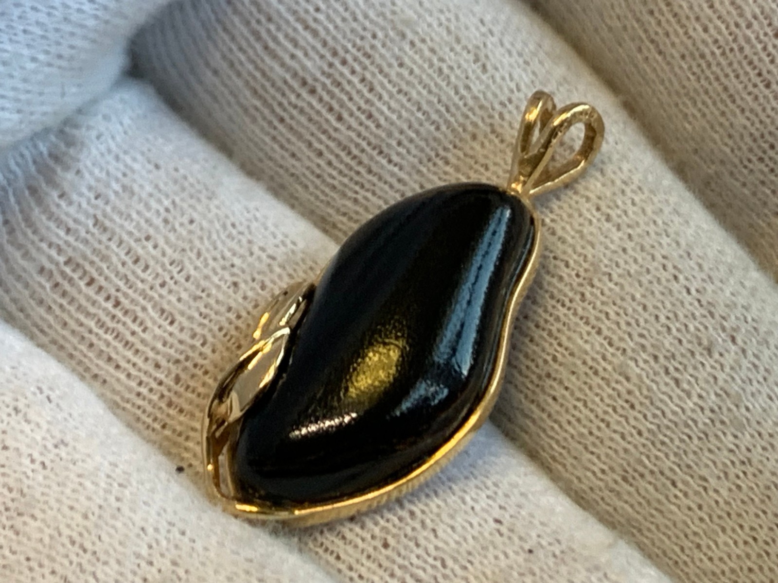 14k Yellow Gold Pendant 2.44g Fine Jewelry Onyx Look Stone Charm *READ*