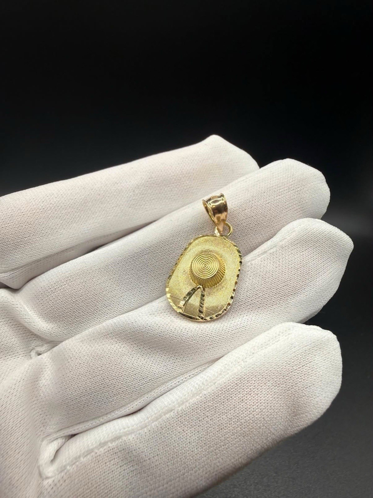 10kt solid gold sombrero calentano pendant