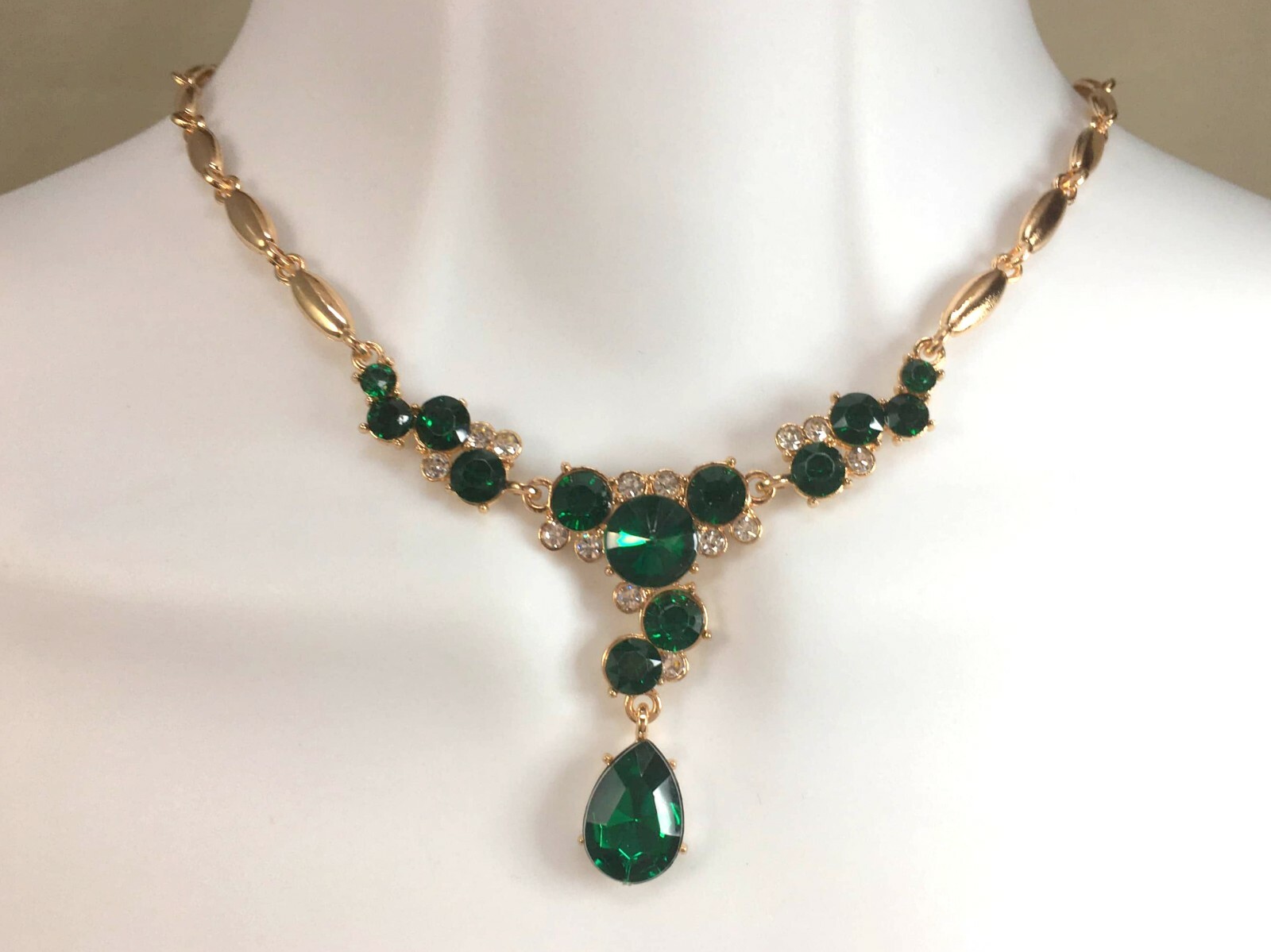 NECKLACE GREEN CLEAR RHINESTONES TEARDROP PENDANT GOLD TONE CHAIN NEW