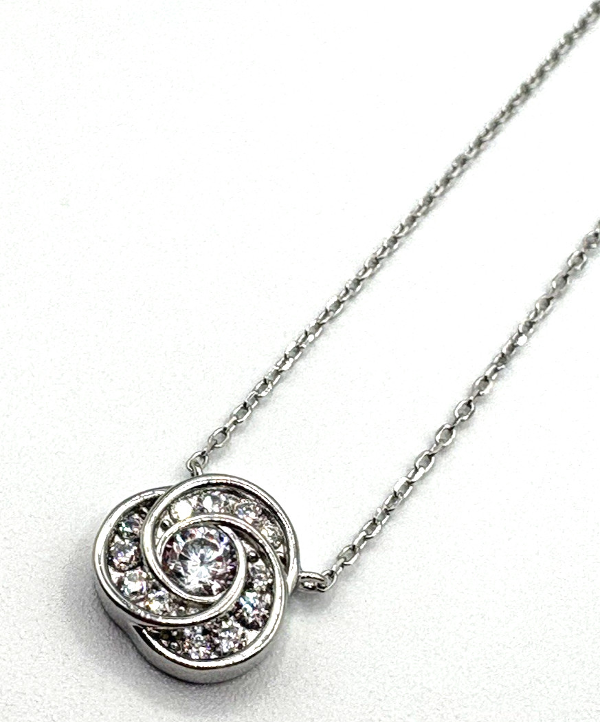 925 Sterling Love Knot CZ Stationary Pendant Necklace in Excellent Condition