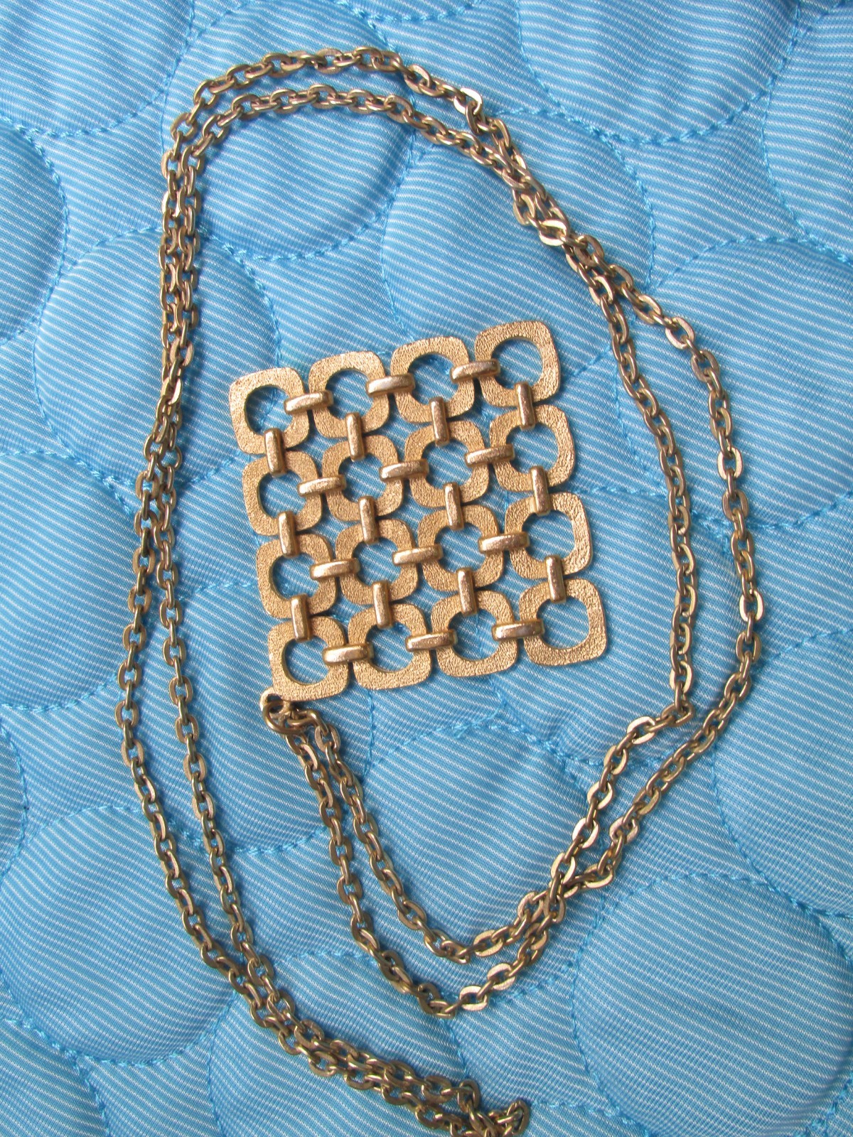 Necklaces – Lot of 4 Vintage gold tone Assorted styles and lengths Statements VG