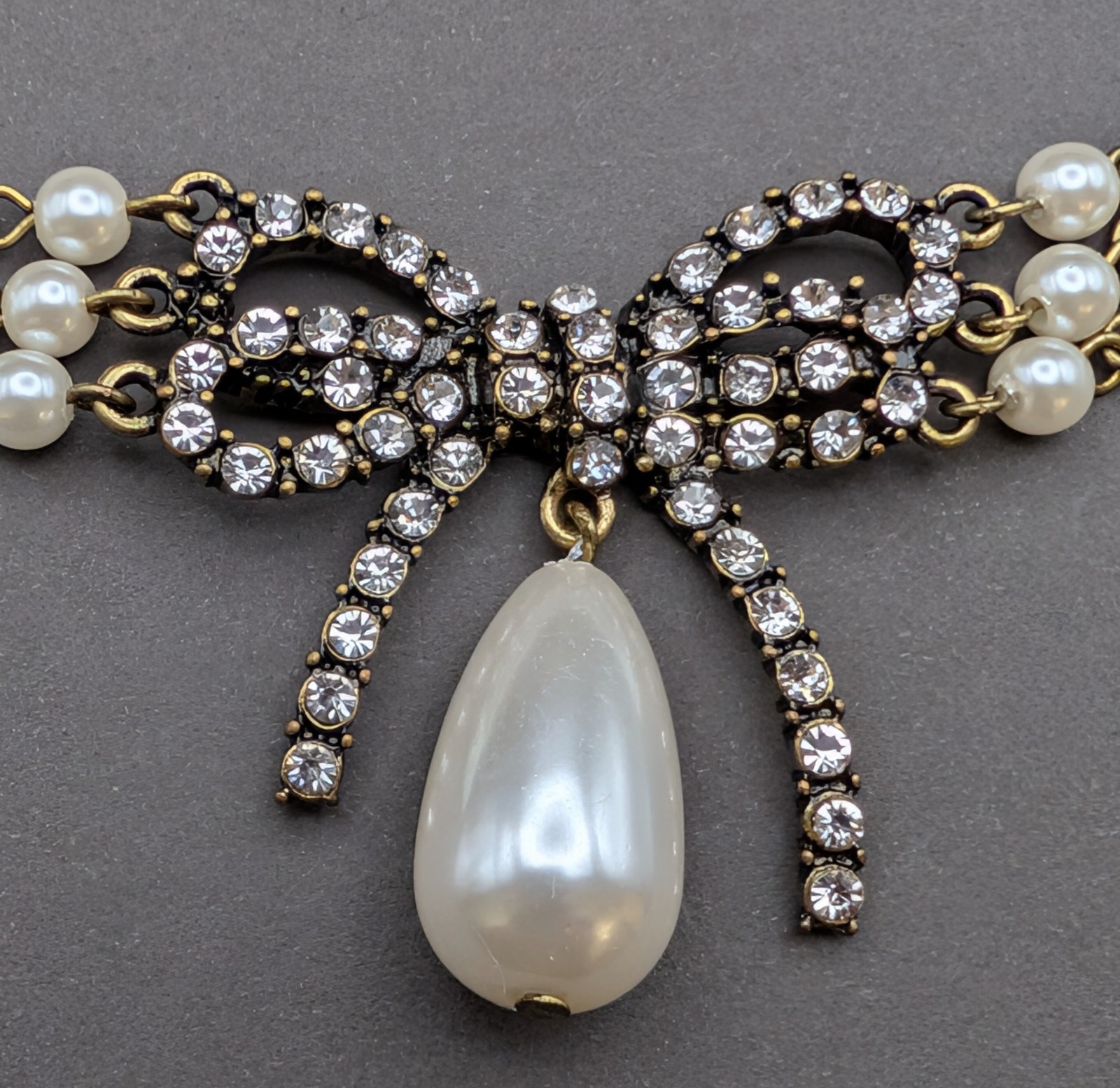 Oscar de la Renta Faux Pearl Rhinestone Bow Statement Necklace Signed 17in