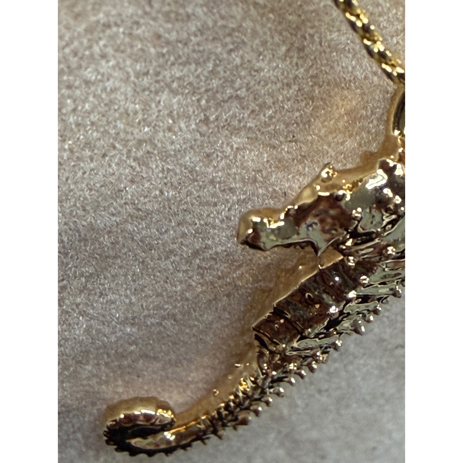 Gold Tone Seahorse Pendant Necklace Textured Nautical Rope Chain 18 Inch