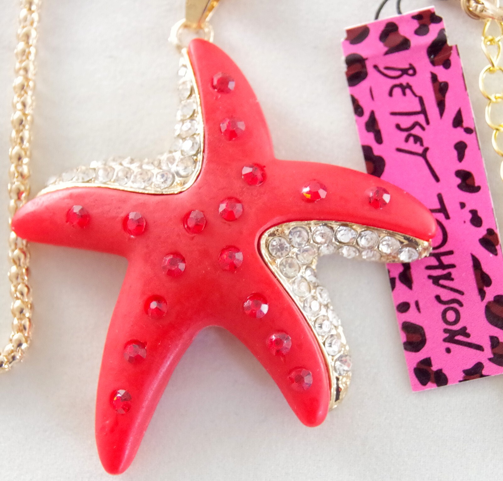2.25 NEW BETSEY JOHNSON CRYSTAL RHINESTONE & ACRYLIC RED STARFISH NECKLACE