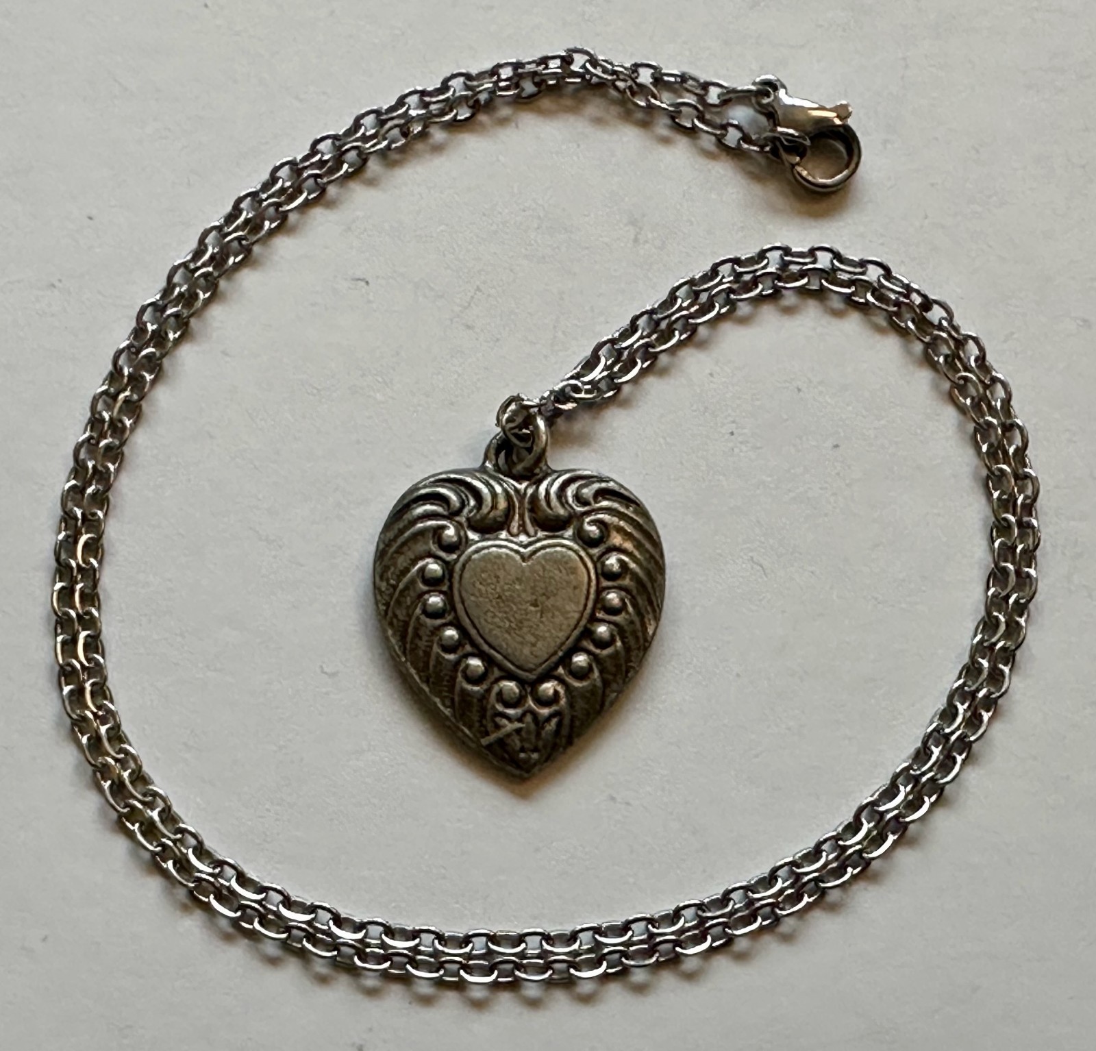 VINTAGE STYLE HEART PEWTER DESIGN PENDANT 1″ NECKLACE 18″ ST. STEEL