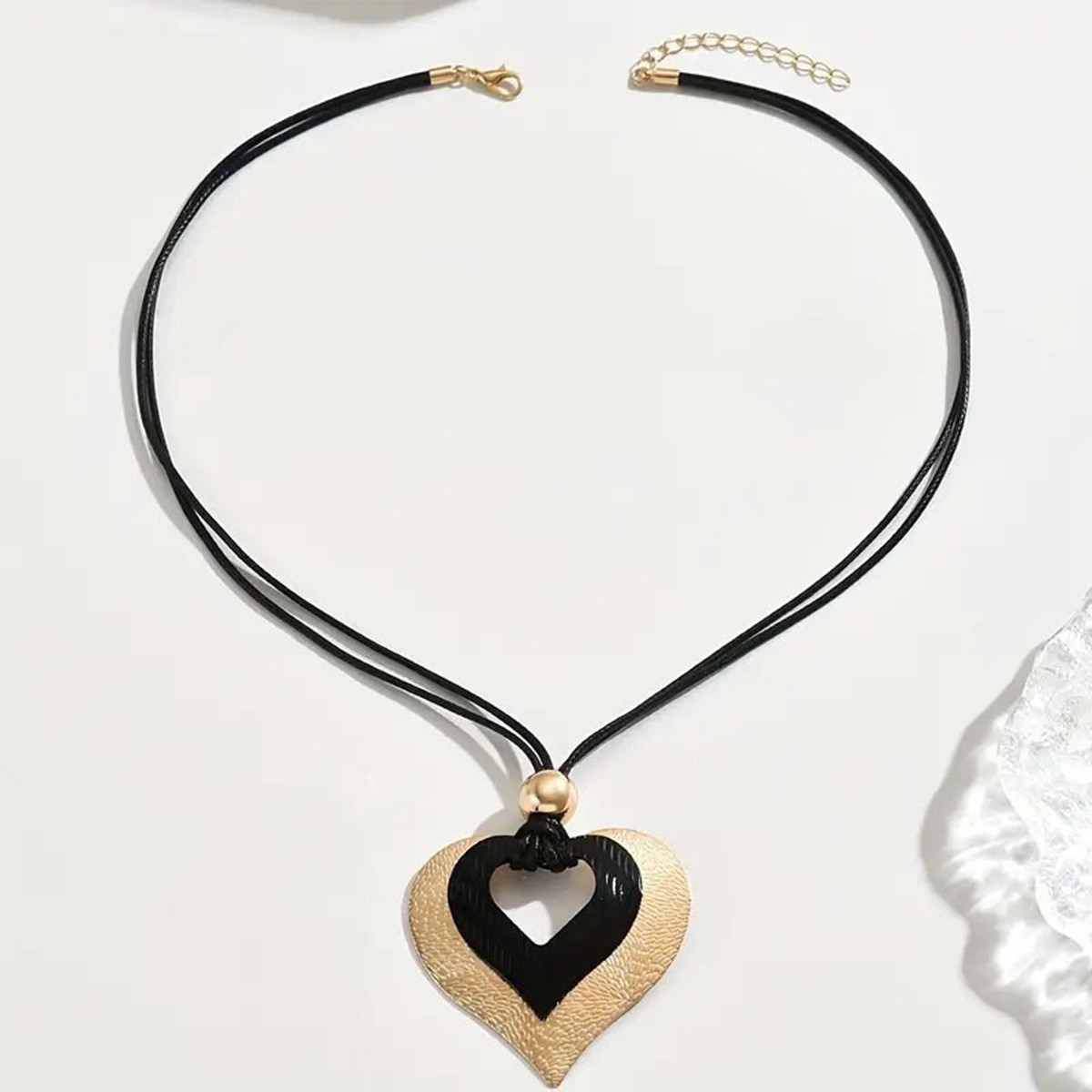 Women’s Retro Heart Pendant Necklace Alloy Fashion Hip Hop Choker Chain Jewelry