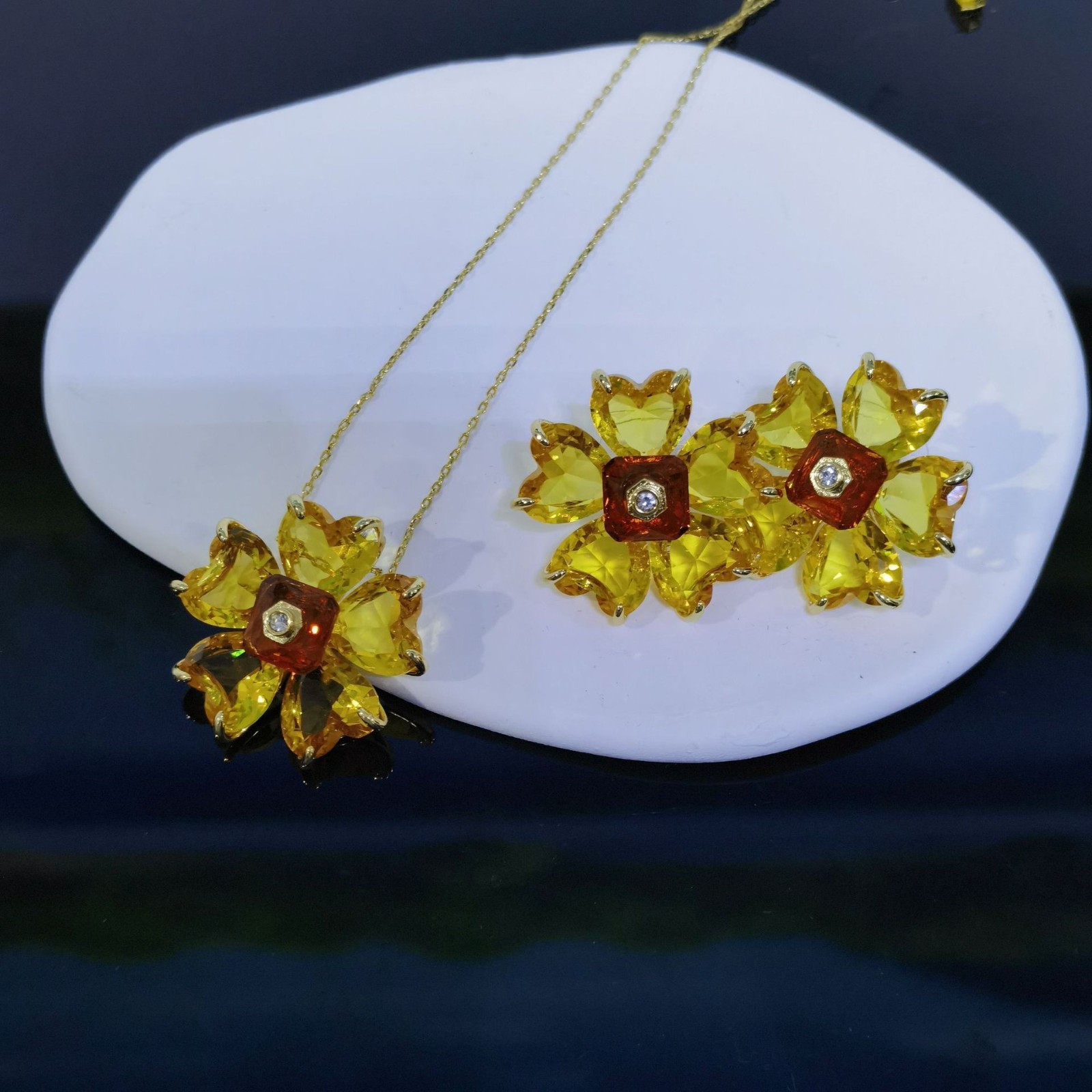 Swarovski Series Flower Shape Crystal Petal Necklace Clavicle Chain Women’s