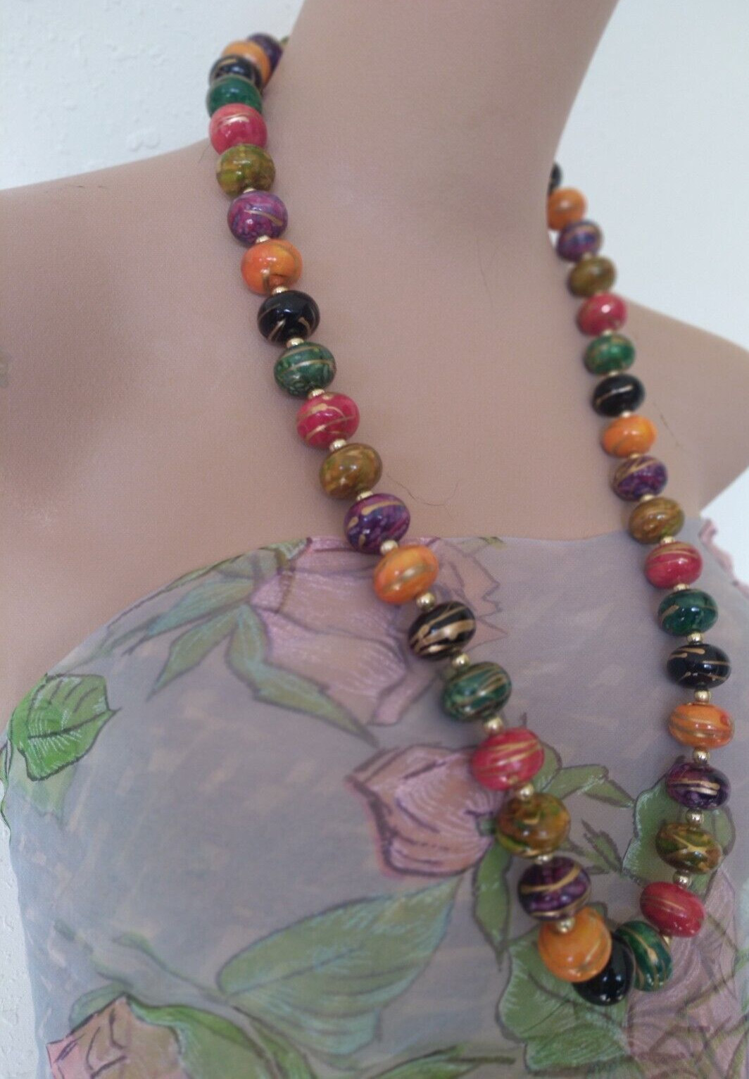 Women’s Fashion Colorful Necklace Large Acrylic Beads 28.5″ Long Beautiful EUC