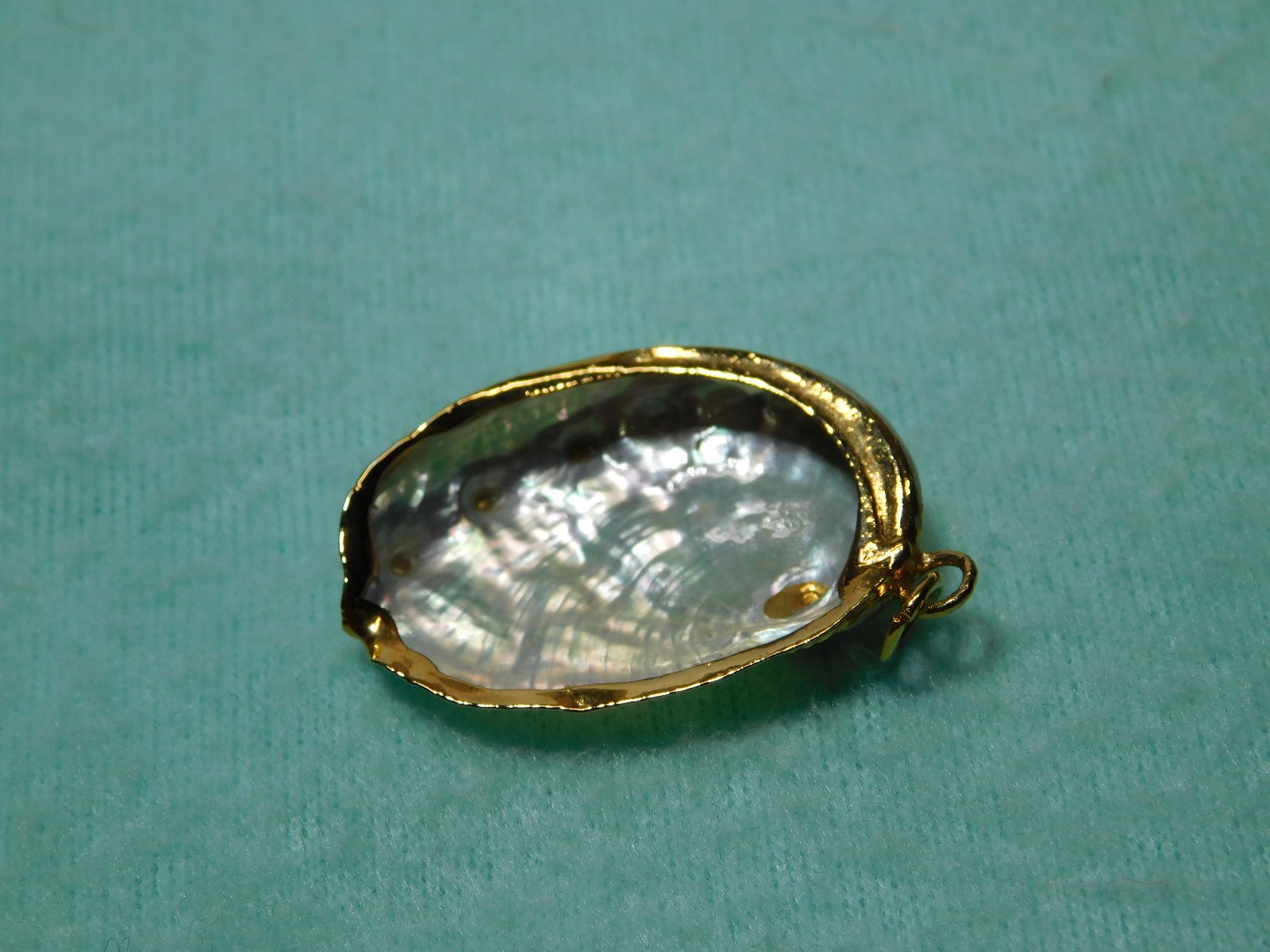 Vintage 1 1/2″ Clam Shell With Gold Color Trim Pendant in Very Good Cond.