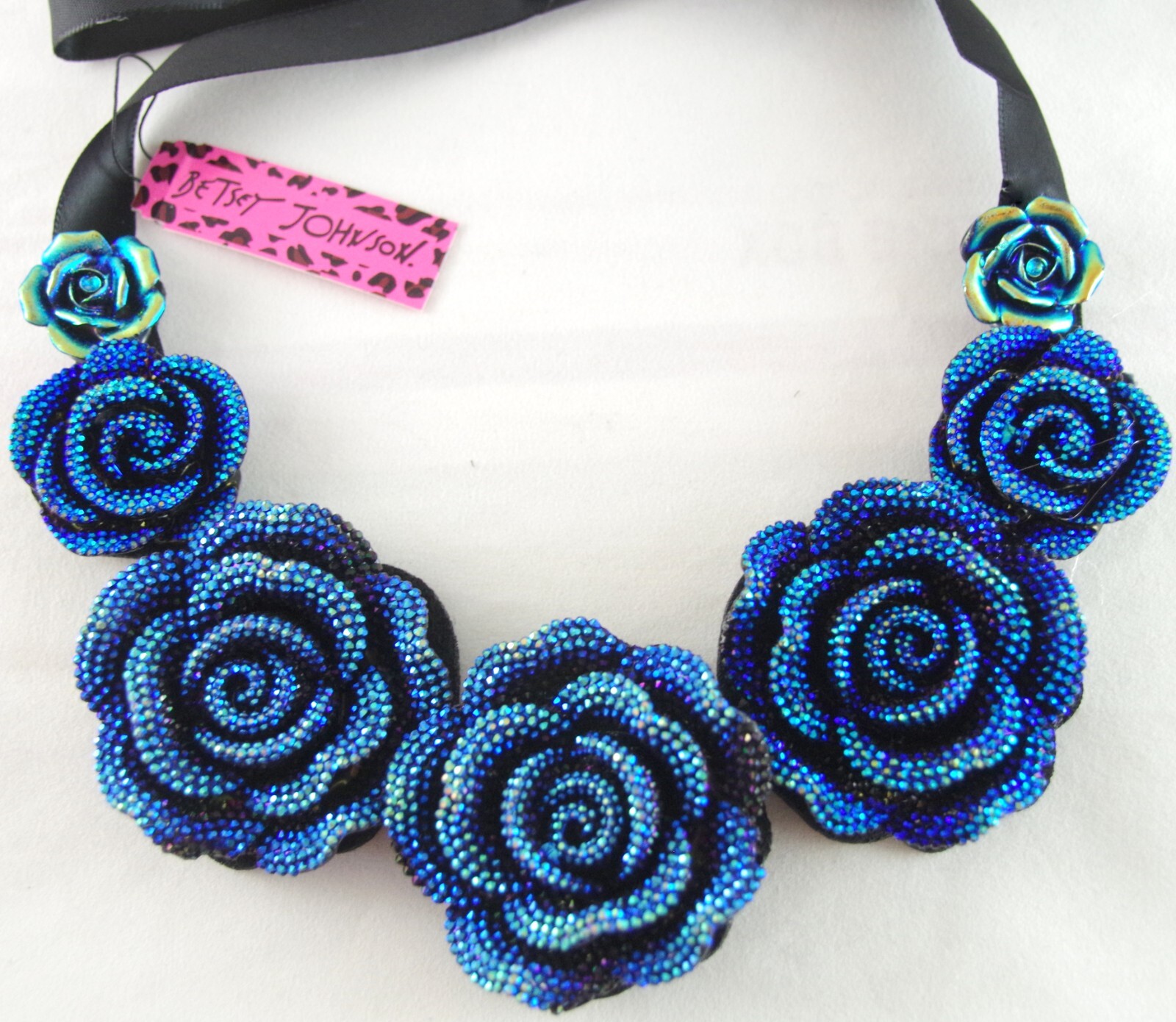 Pretty! BETSEY JOHNSON BLUE AB FACETED 3D ROSE FLOWER RIBBON TIE BIB NECKLACE