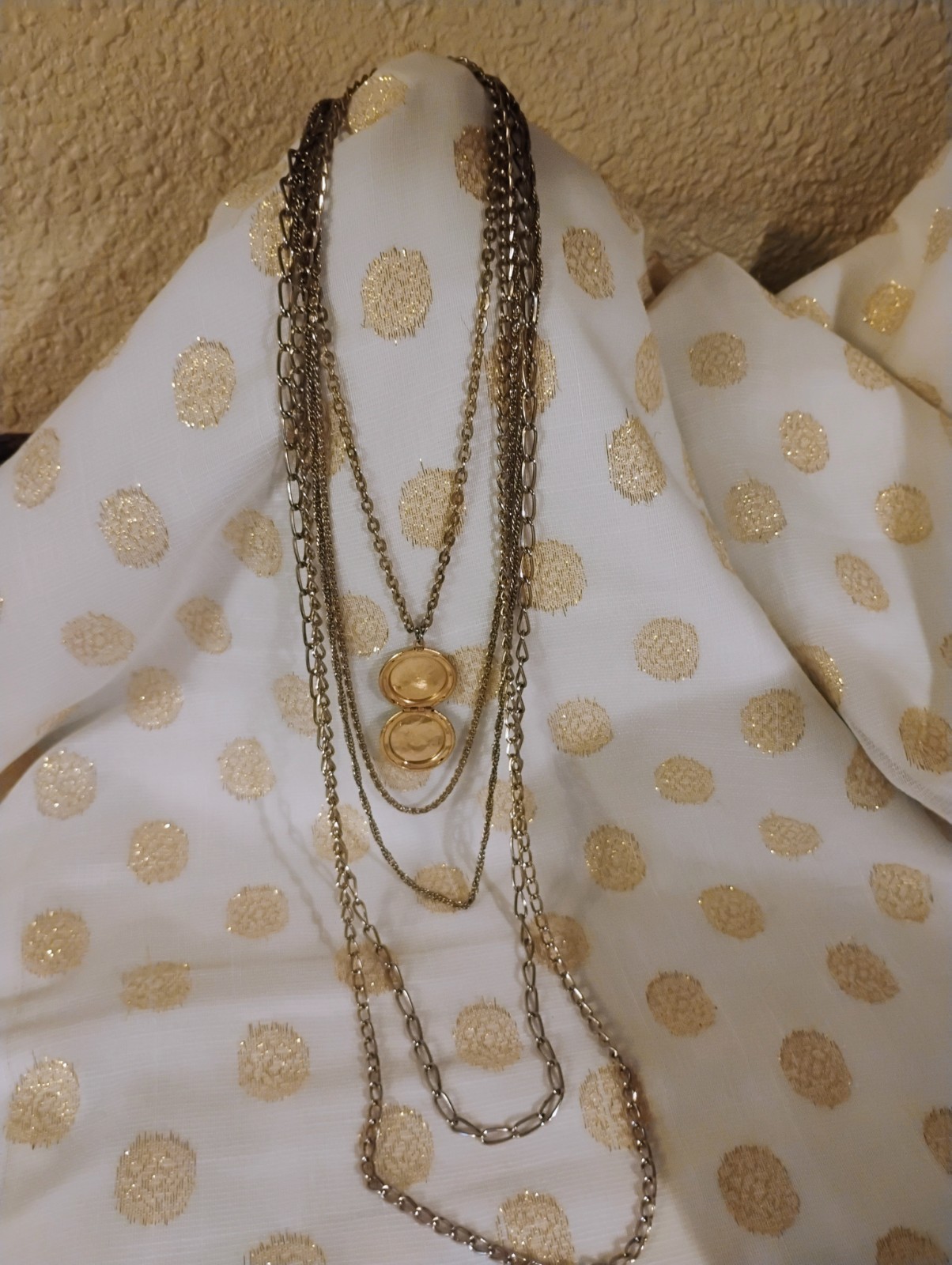 Gold-Tone Layered Cable Chain Necklace Oval Charm Pendant Box Closure