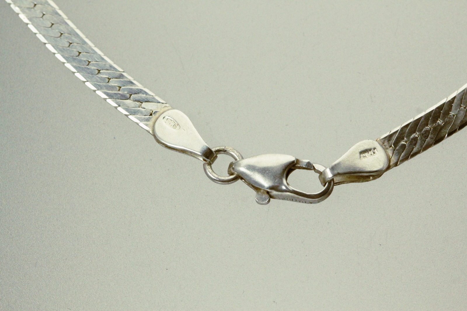 Herringbone 925 Sterling Silver Chain Necklace 9.8 grams (NEC5705)