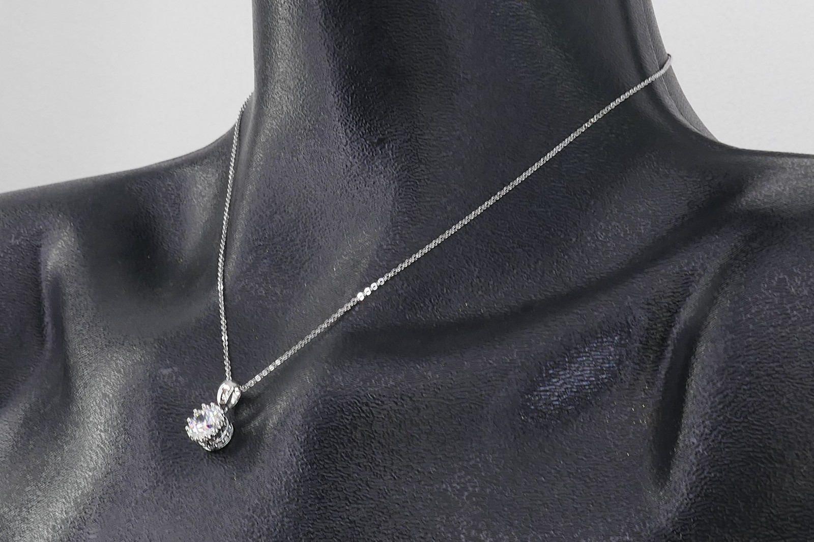 DiAMONiQUE EPiPHANY PLATiNUM CLAD STERLiNG CZ SOLiTAiRE 18″ NECKLACE w/BOX
