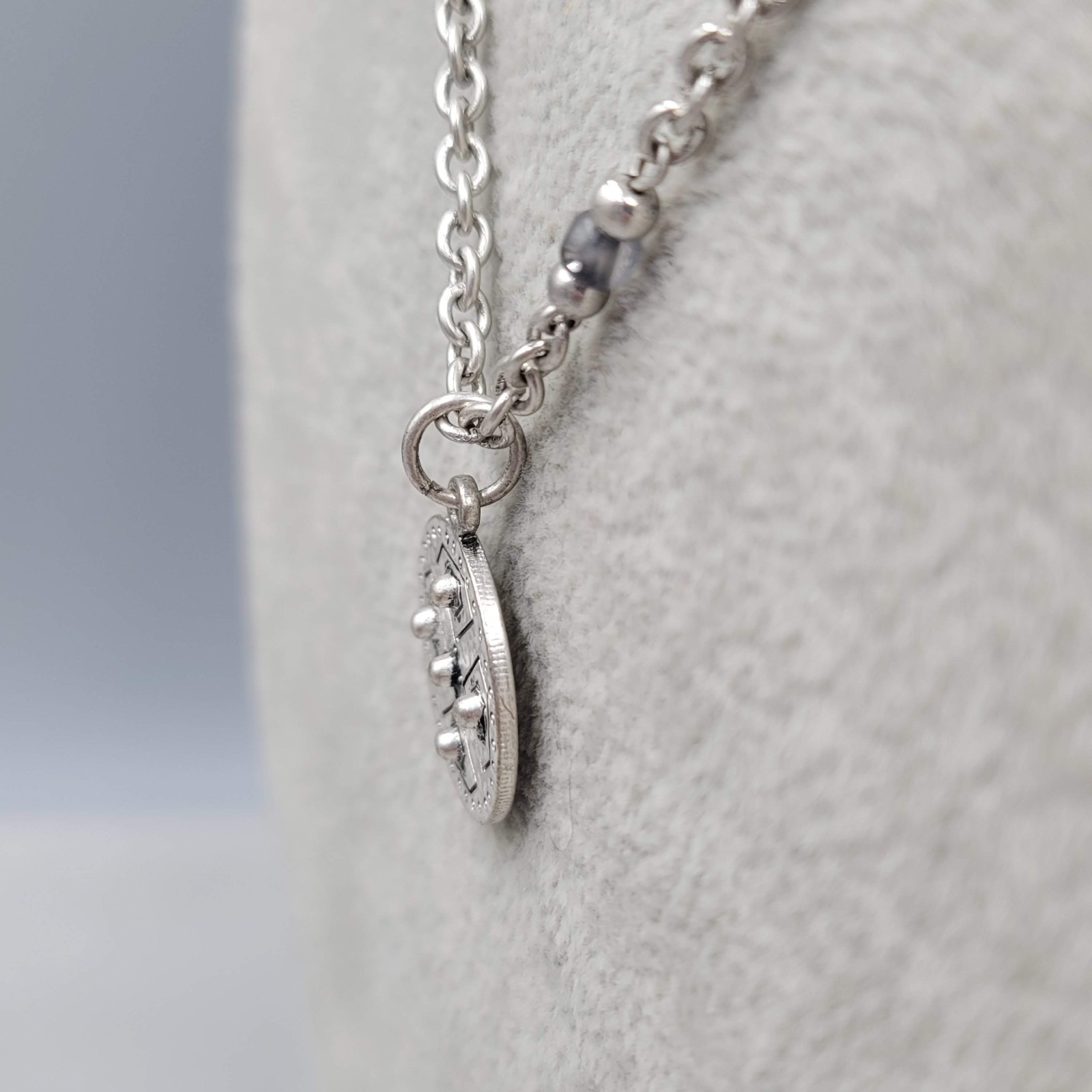 Premier Designs Reversible Round Pendant Necklace Silver tone 20″ +