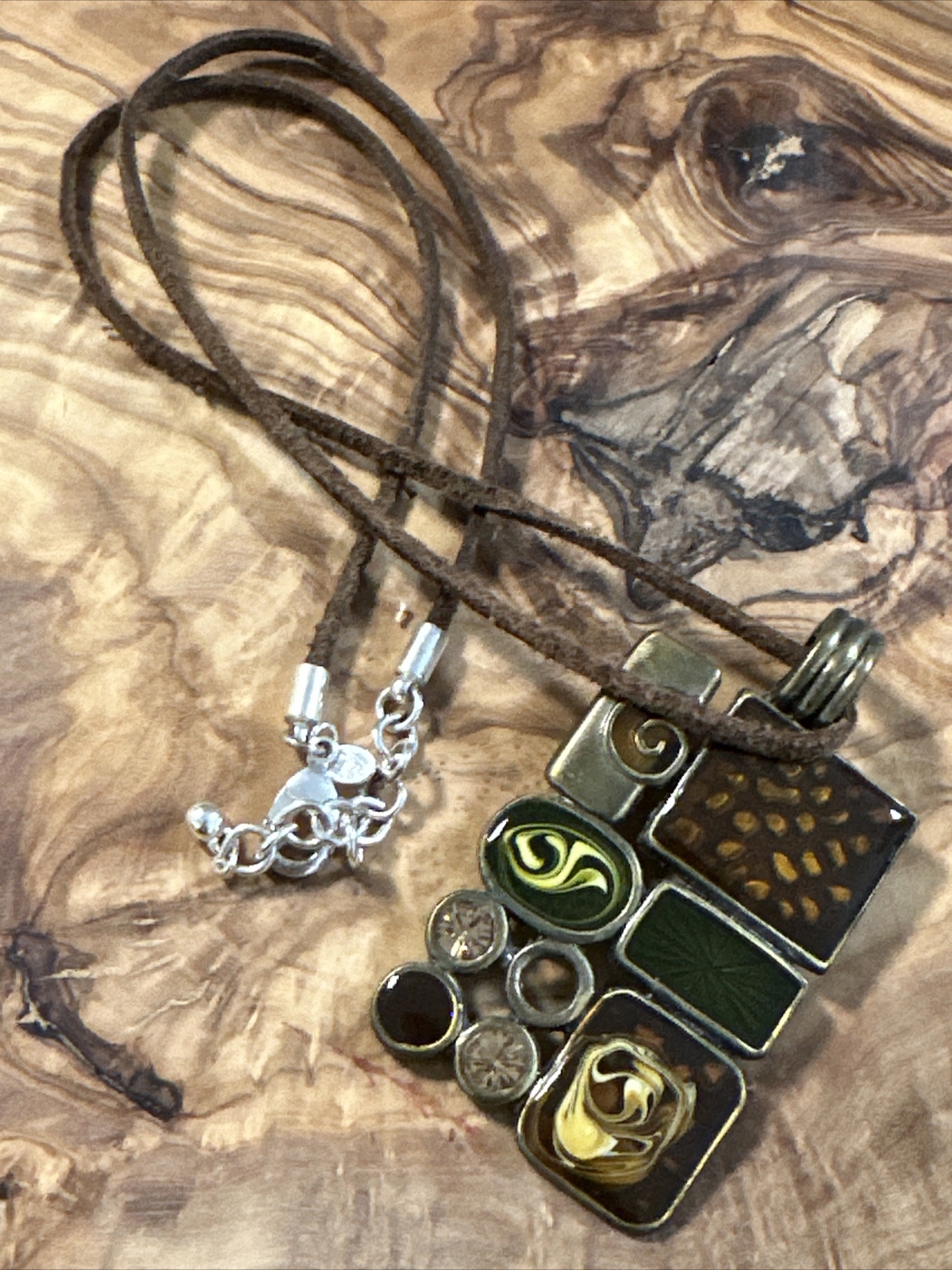 Premier Designs Necklace Pendant “GALLERY” with Brown suede Magnetic Closure