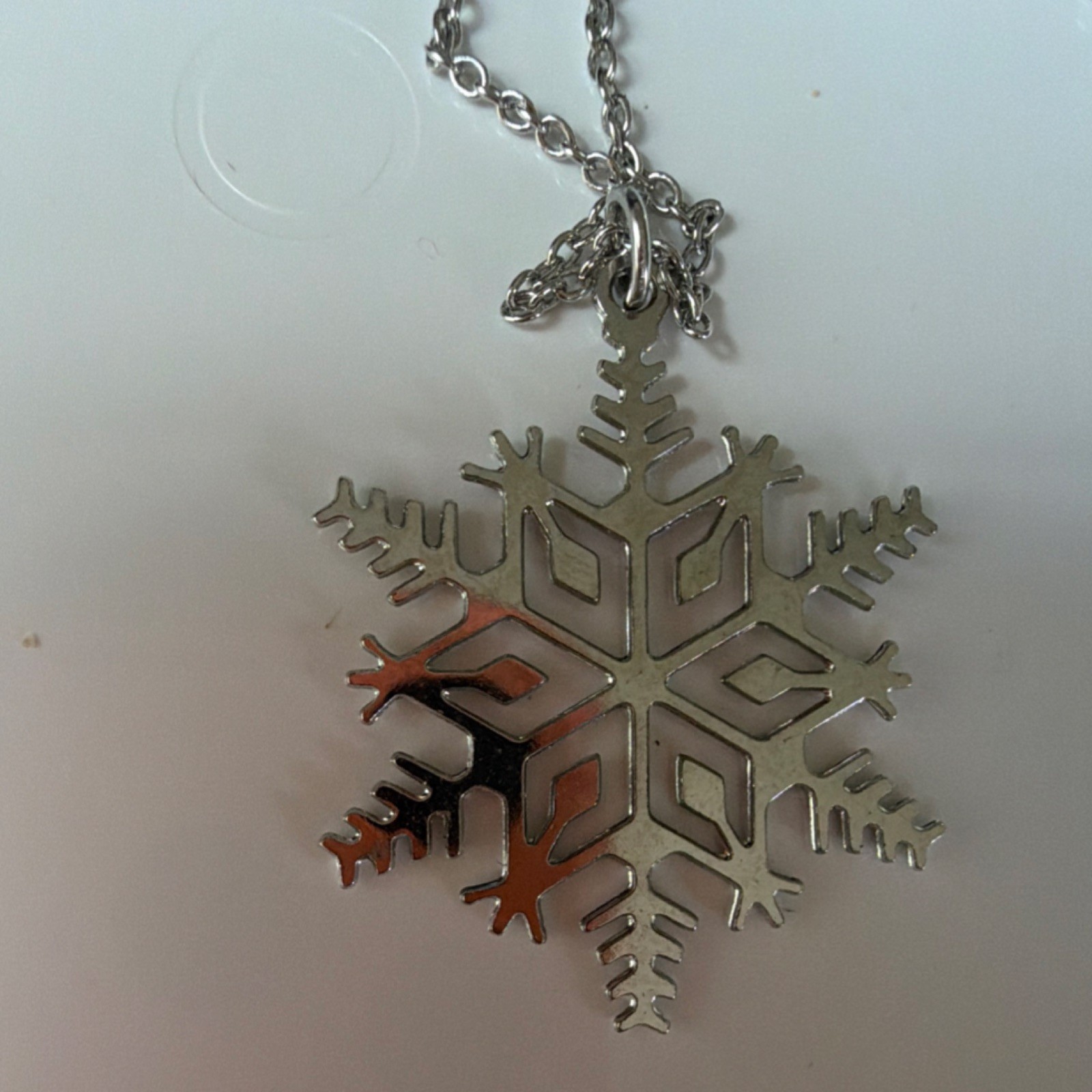 A one Silver Tone Snowflake Charm Pendant Necklace Cable Chain Spring Ring 18in