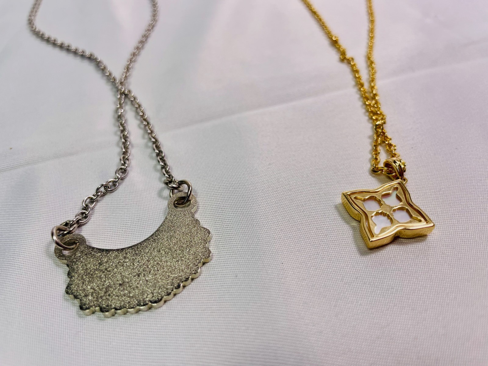 2 Pc Fashion Necklace Lot Gold Tone Mother of Pearl Clover & Silver Tone Chains