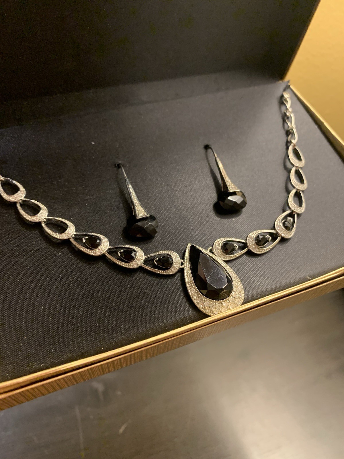 Monet Signed Black Crystal Tear Drop 17” Silver Tone Jewelry Necklace Earrings