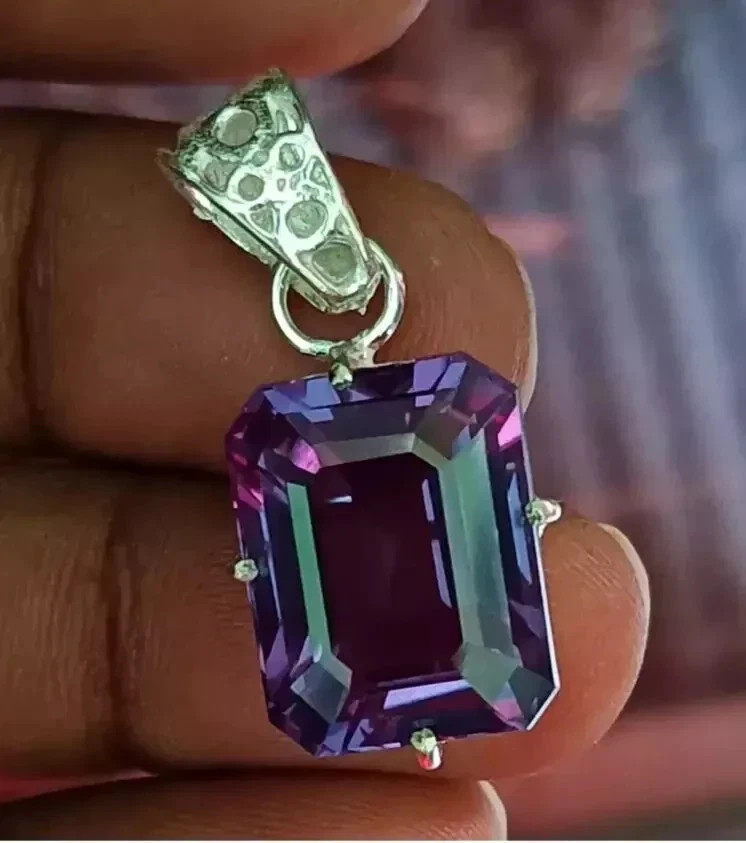 Natural 24 Ct Color Change Alexandrite Certified Gemstone Pendant 925 Silver A+