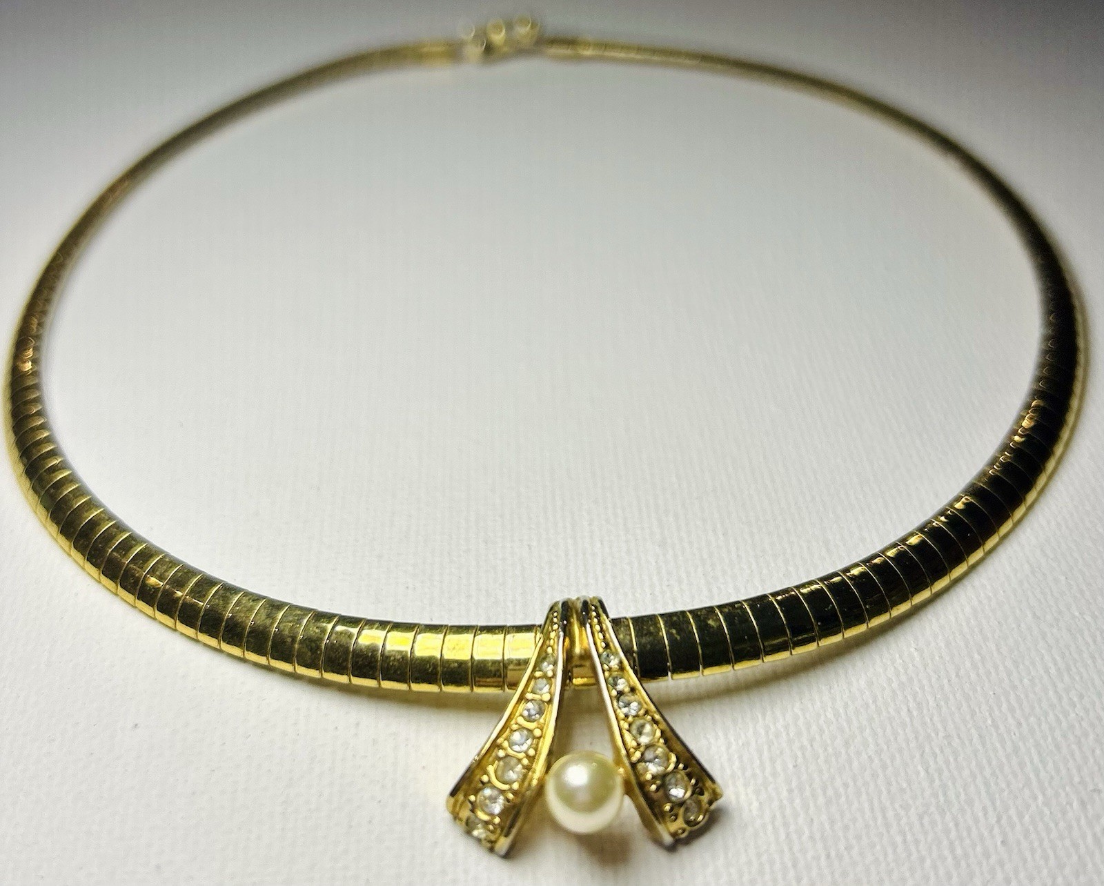 Vtg 1980s Gold Tone Omega Collar Necklace Faux Pearl Rhinestone Slide Pendant