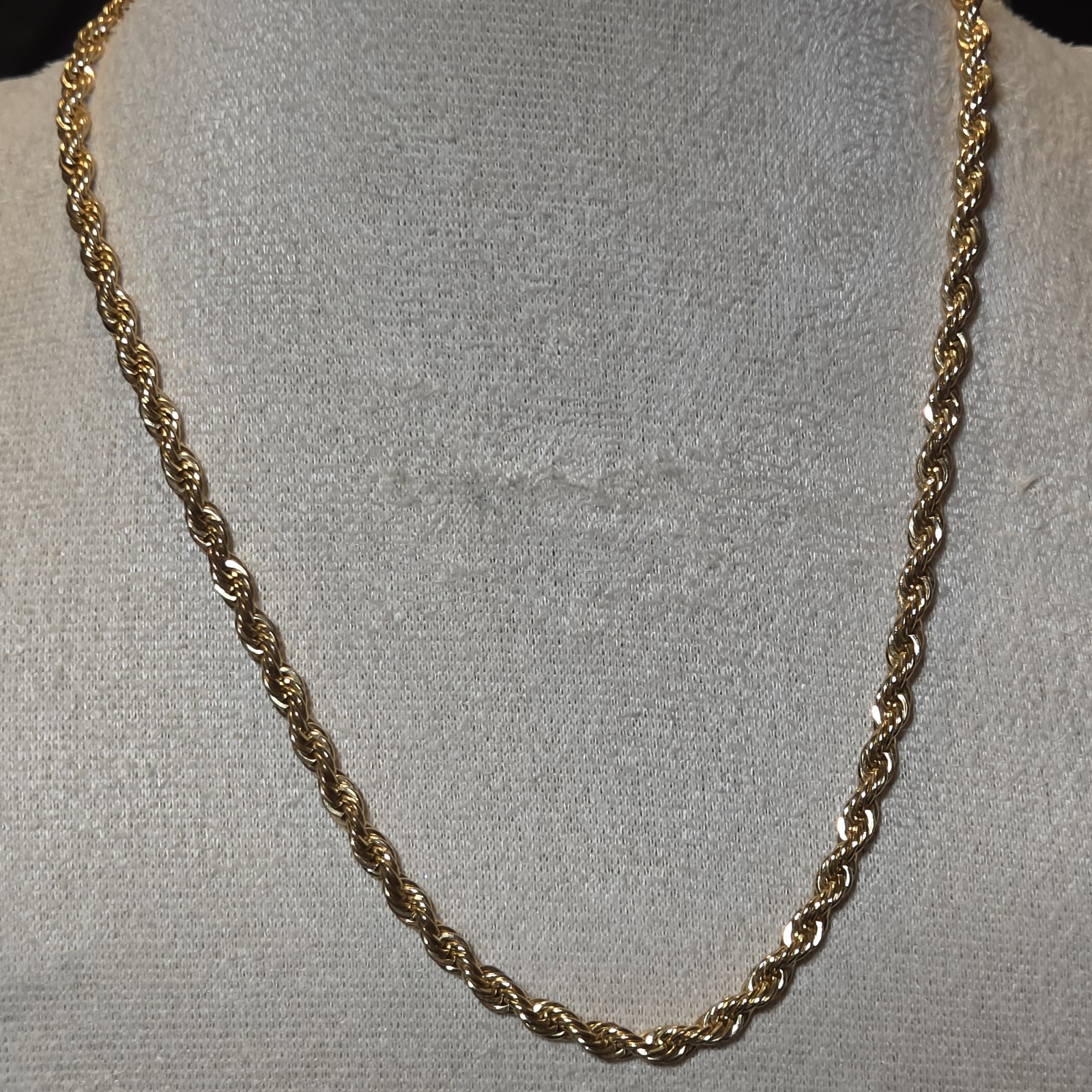 16″ Elegant Twisted Gold-tone Rope Chain With A Timeless,polished Finish.