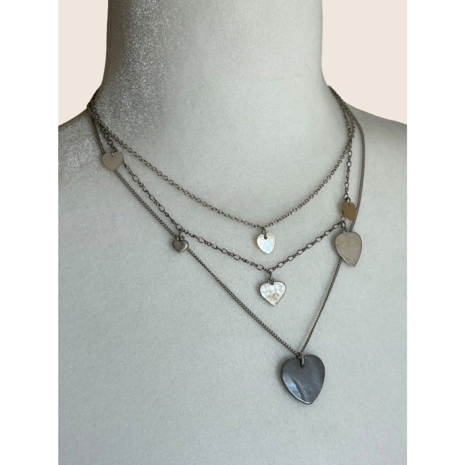 💖 VTG Y2K AE SILVER TONE LAYERED ASYMMETRICAL HEART CHARM TRIPLE CHAIN NECKLACE