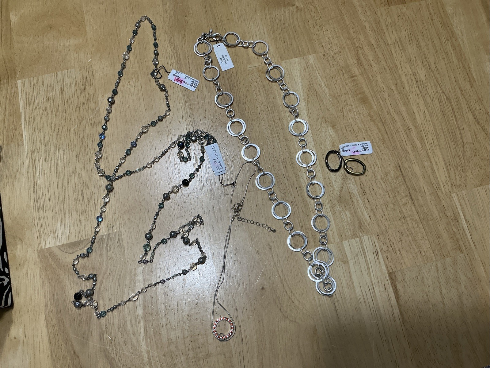 Small 4pc. Lot Of Premier Designs Necklace 3 Necklace, 2 Clip It