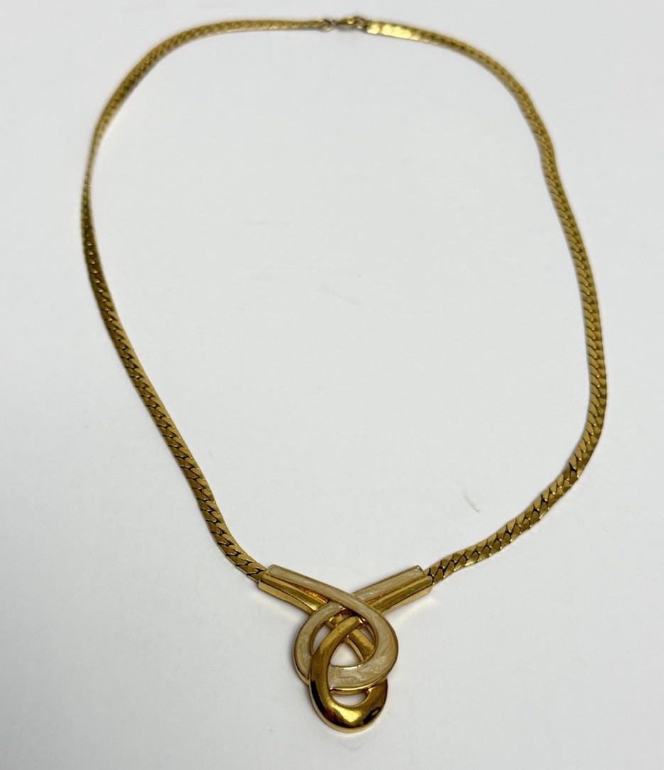 ⁠Vintage Gold Tone Flat Herringbone Snake Chain Knot Loop Statement Necklace⁠