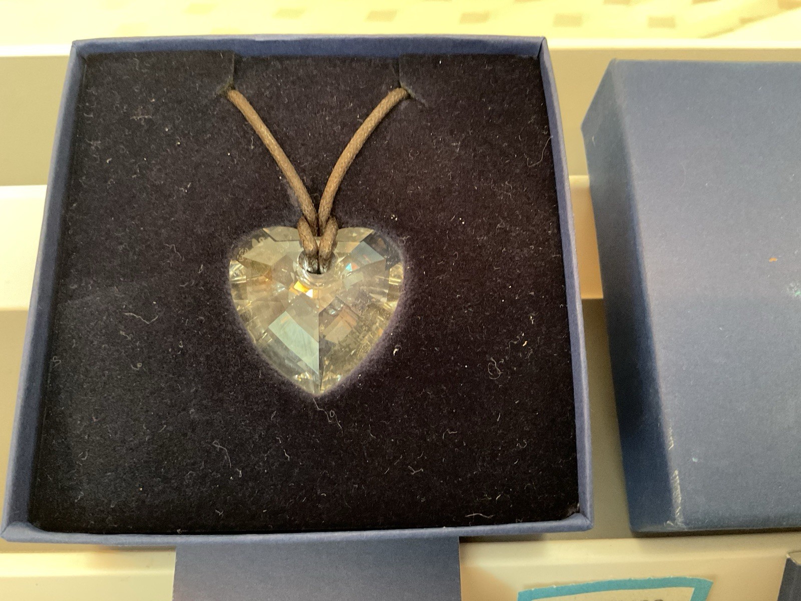 VINTAGE GENUINE SWAROVSKI CRYSTAL HEART PENDANT & LEATHER CHORD. BOXED (238/unit