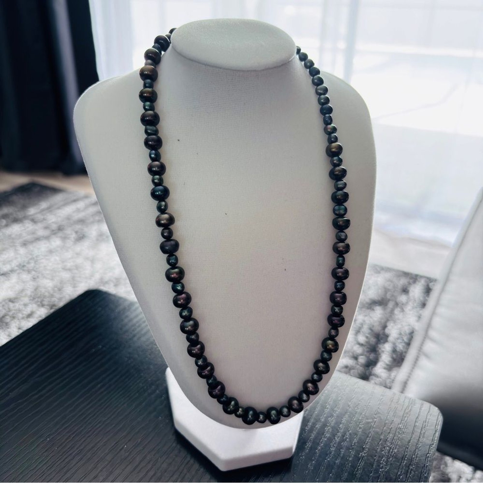 Black Peacock Pearl Beaded Necklace 18” Iridescent Classic