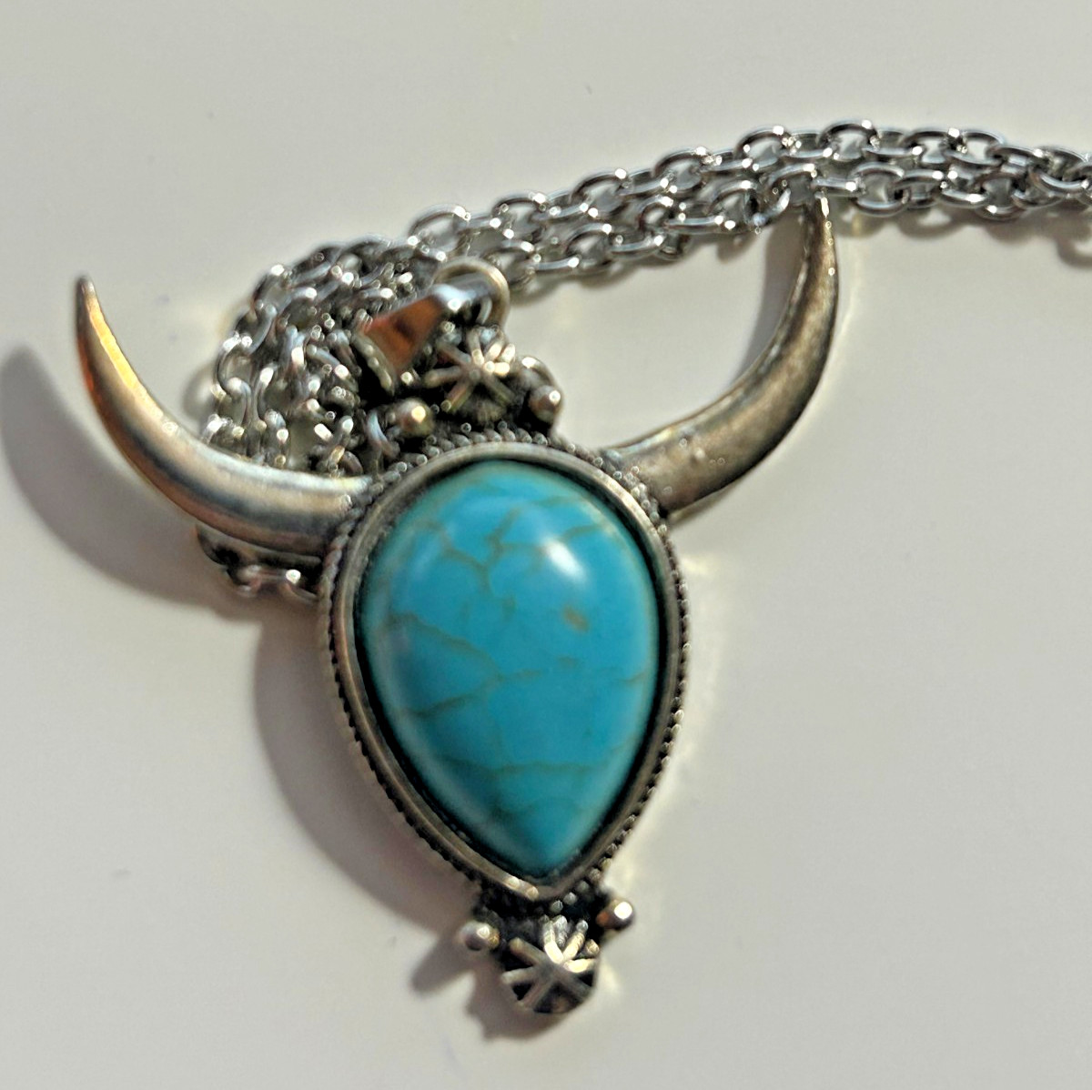 Longhorn or Bullhorn pendant with turqouise colored teardrop cabachon (10 in)