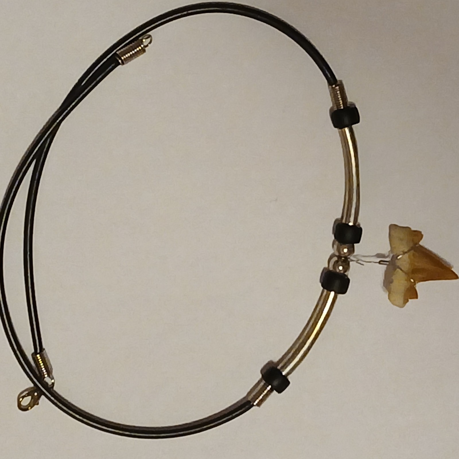 (NEW!) (Good condition) Kid/Small Shark tooth necklace with Pendant unisex