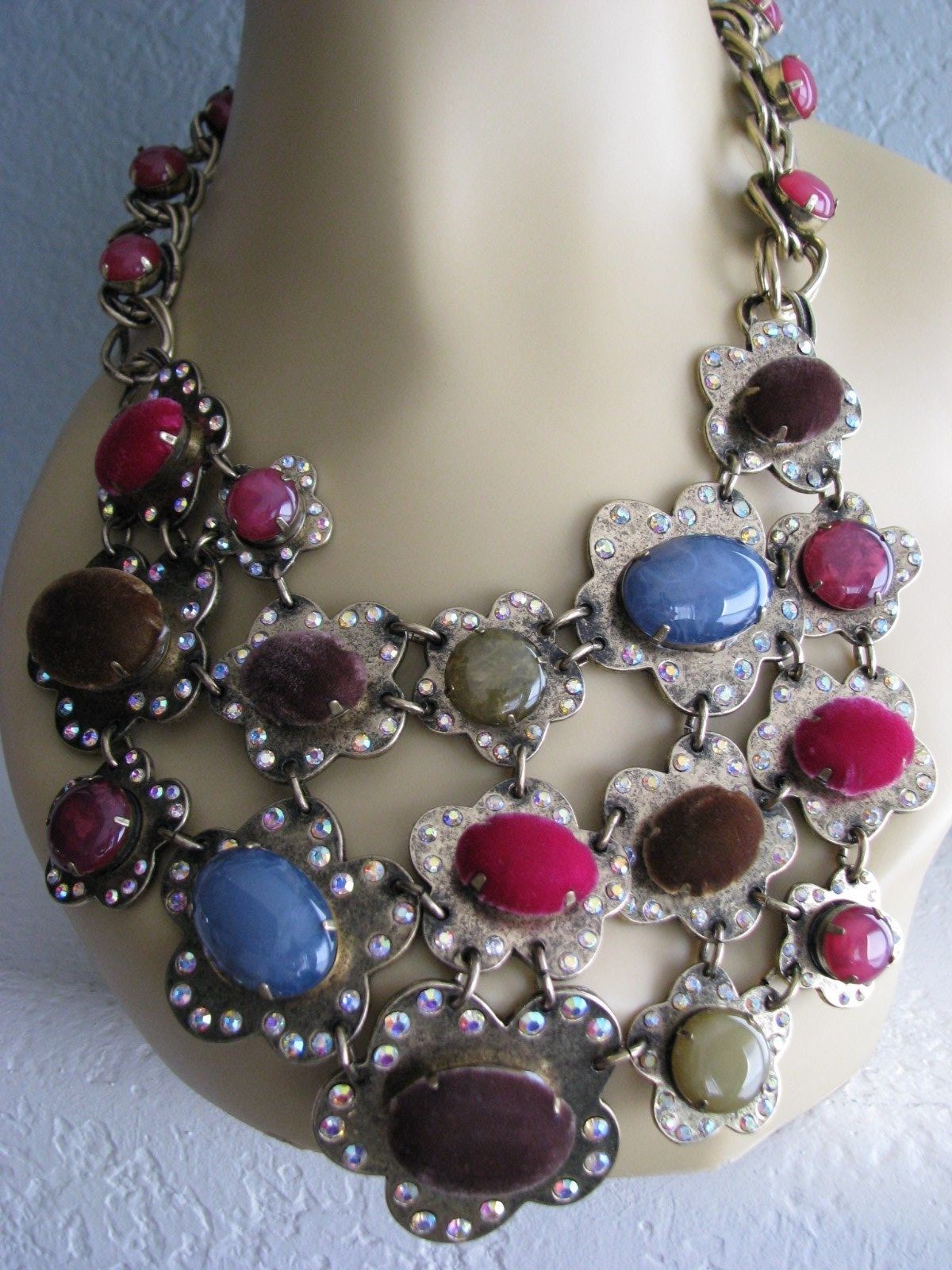 Reduced! BETSEY JOHNSON WOODLAND FLOWER VELVET/LUCITE BEAD STATEMENT NECKLACE