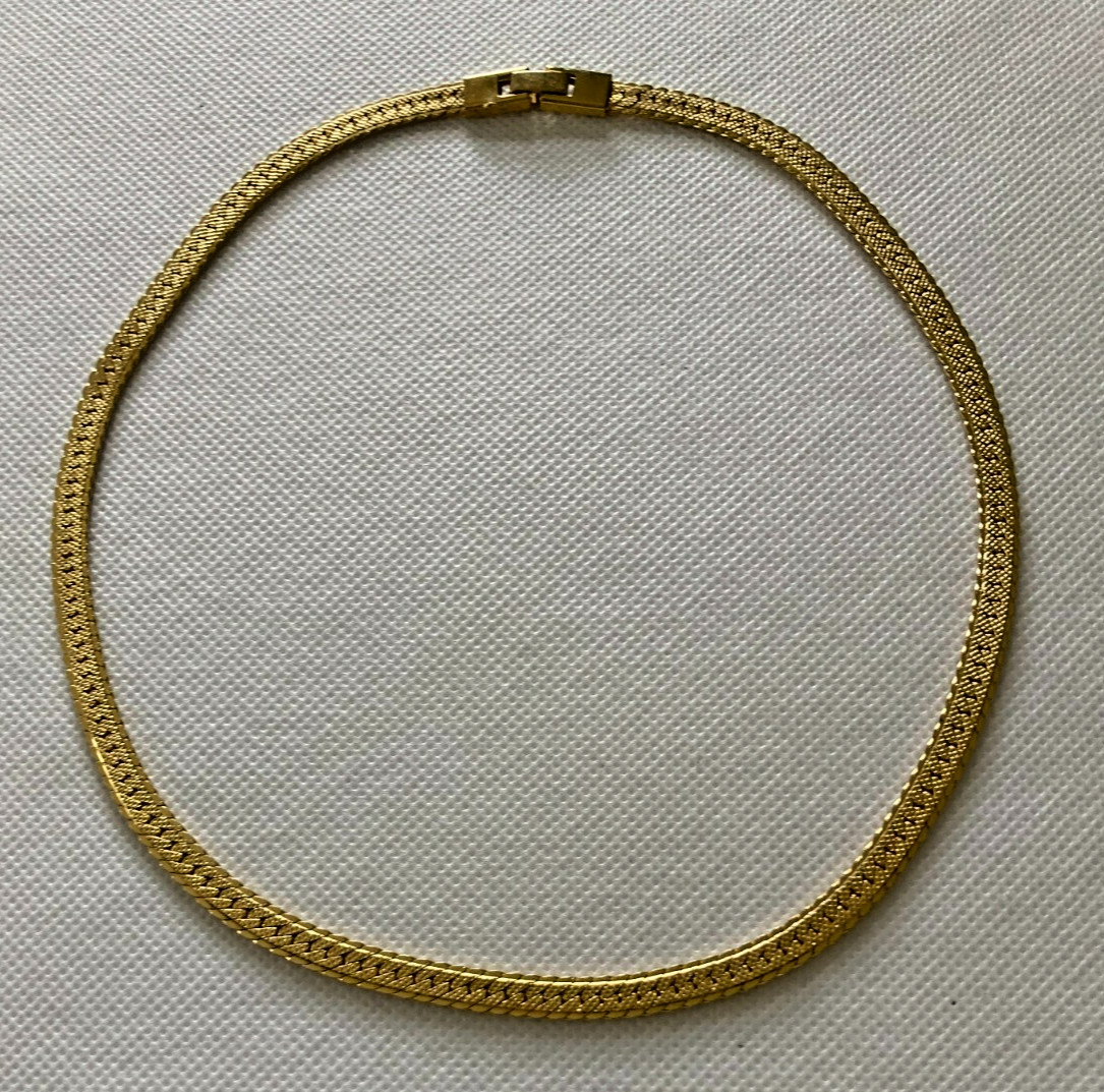 Necklace Omega Chain Choker Gold Tone Fold Over Clasp 16″