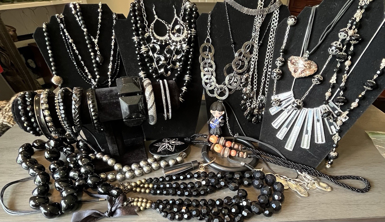 Jewelry Fashion lot Necklace Bracelet Earrings Estate Finds Bundle Bulk Women’s