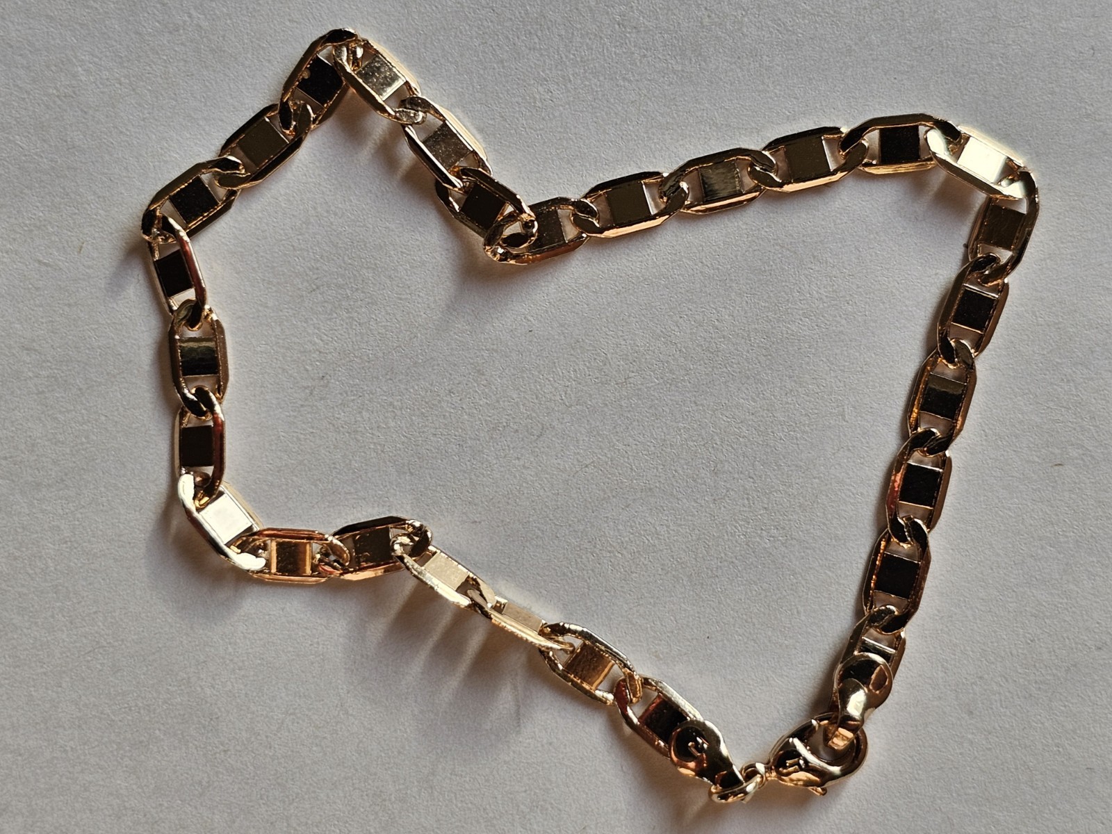 Gold Tone Metal Figaro Link Chain Bracelet Lobster Clasp Chain Style
