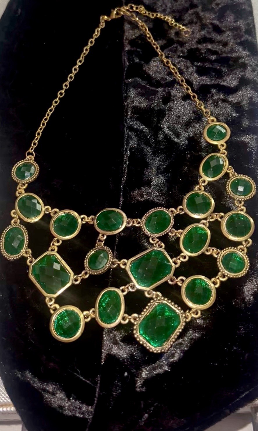 Vintage Emerald Green Color Stones