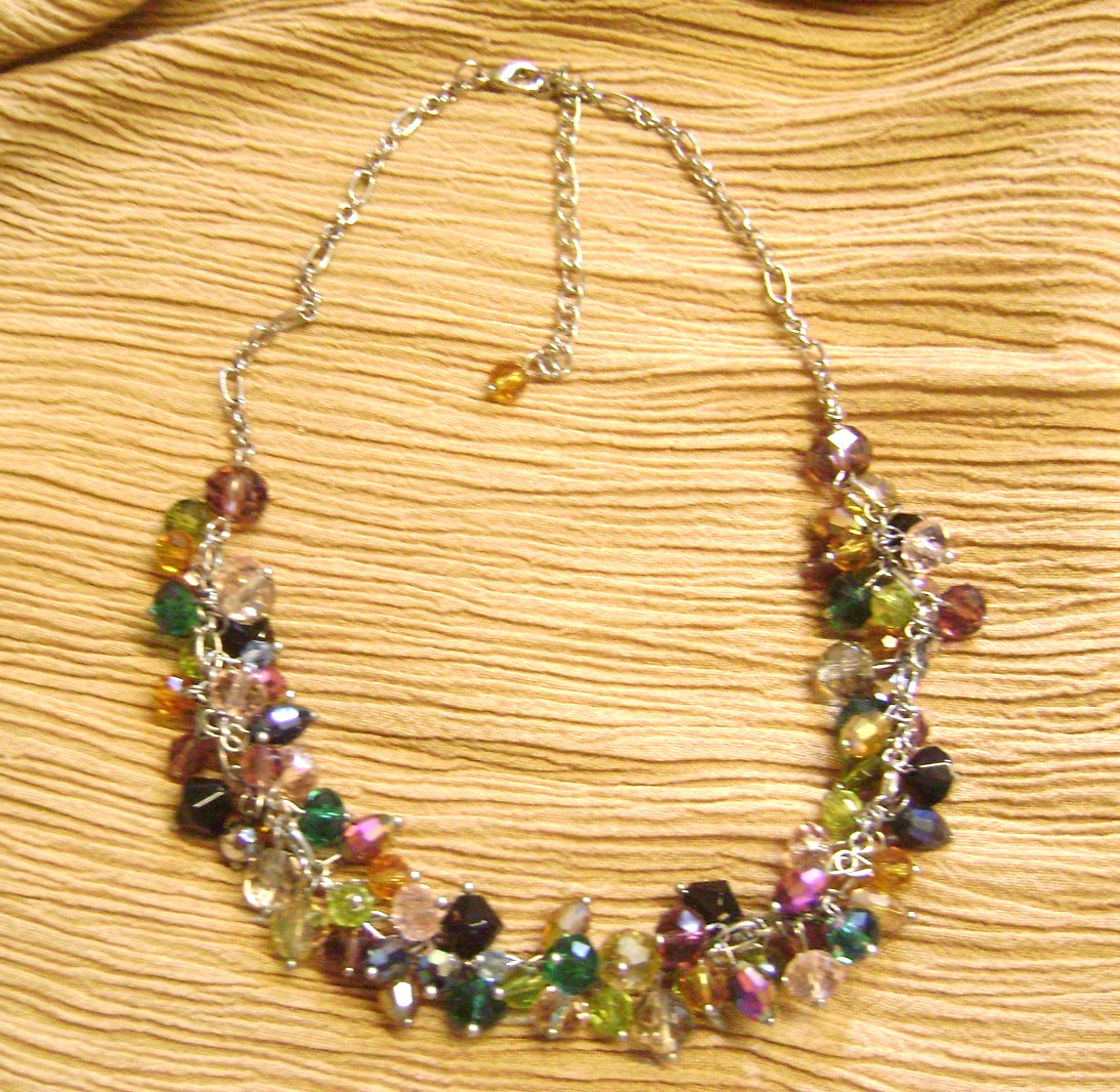 NWOT- MULTIPLE COLORS CRYSTAL CLUSTER BIB CHOKER SILVER TONE NECKLACE
