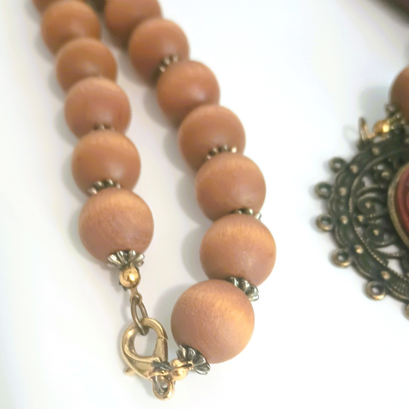 Lady Remington Vintage Necklace 26” Boho Carved Resin & Metal Jewelry