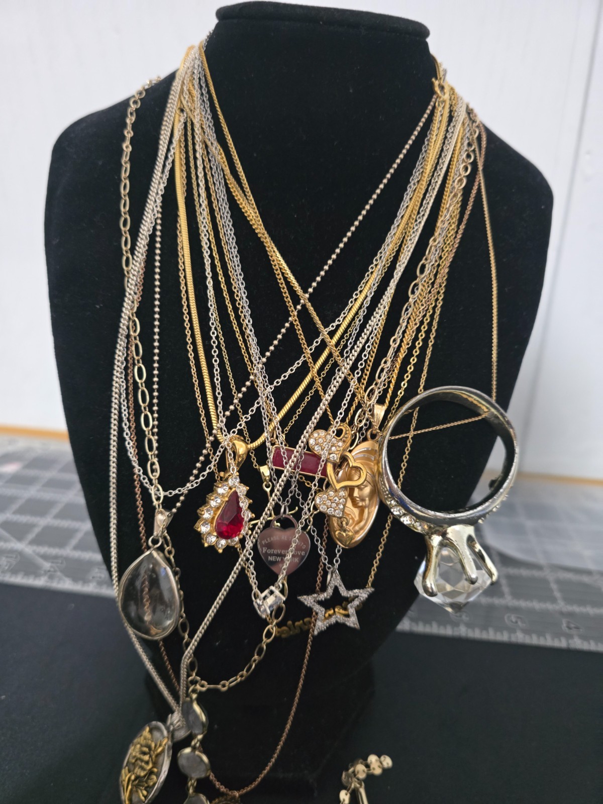Lot of Fashion Necklaces Mixed Metals/Materials (16)