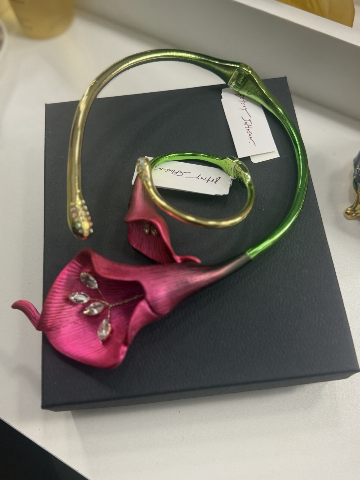 Betsey Johnson Pink Flower Statement Omega Necklace Clear Crystal Gold/Green
