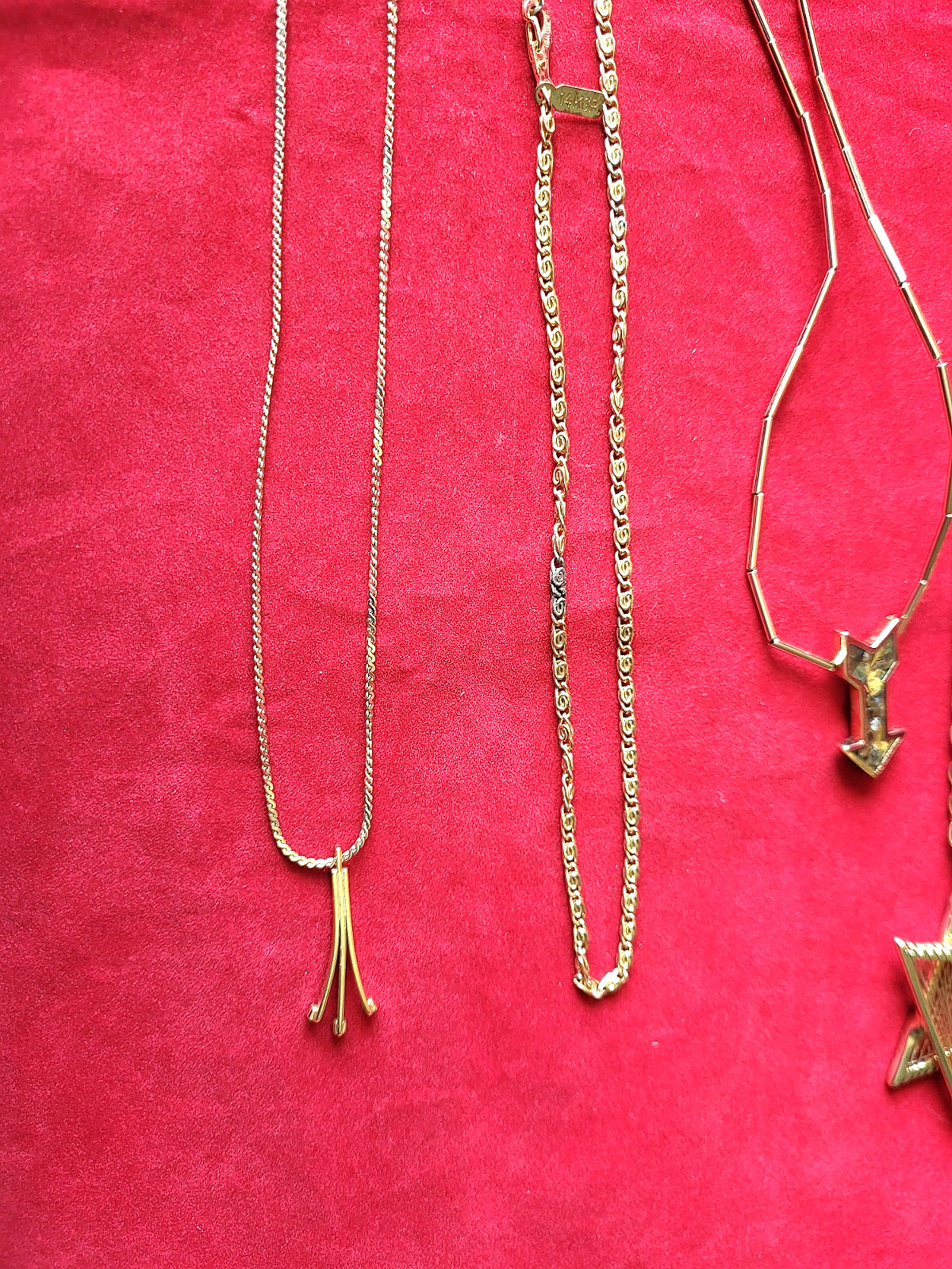 Lot of 6 Womens Goldtone Fashion Necklaces Measuring 15-24″ as Shown