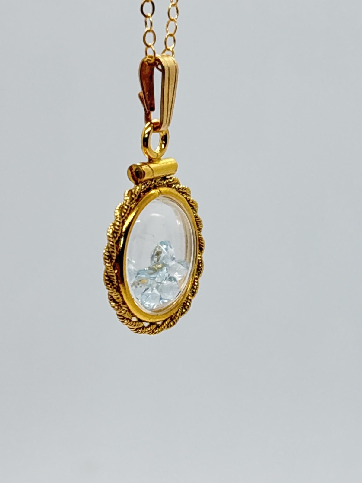 Handmade 12.5 mm 14k gold filled Gemstone Shaker Locket with twisted Rope edge