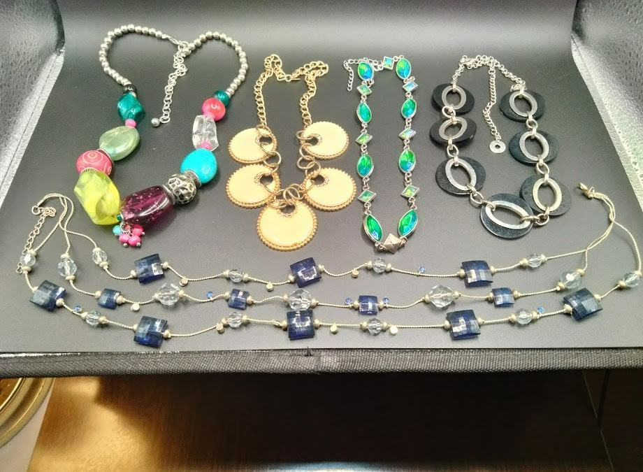 405….Vtg Mix Lot of 5 Assorted Necklaces. Various Colors, Styles, & Materials