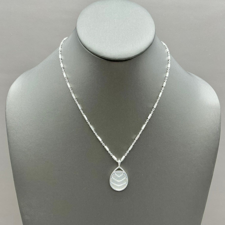 Stella & Dot Necklace Womens Silver Tone Mother of Pearl Teardrop Pendant 18″