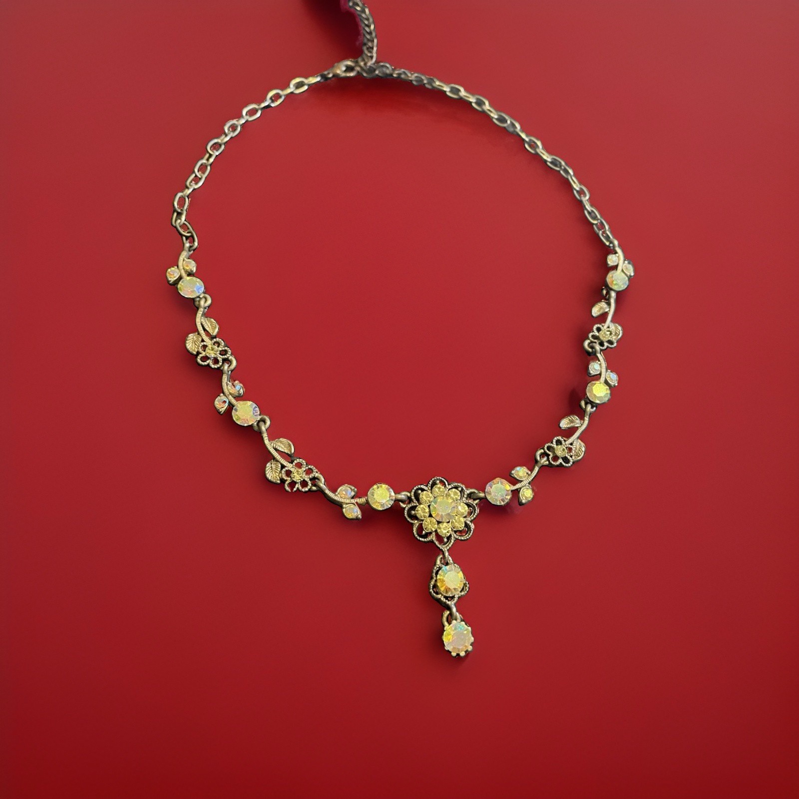 Vintage Gold Tone Cable Chain Necklace Floral Crystal Dangle Charm Pendant
