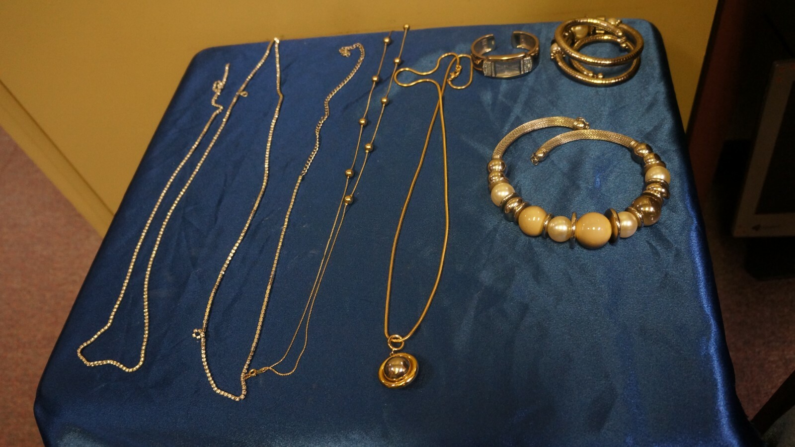 LOT OF 6 COSTUME JEWELRY-5 NECKLACES-1 BRACELET UNKNOWN STONE