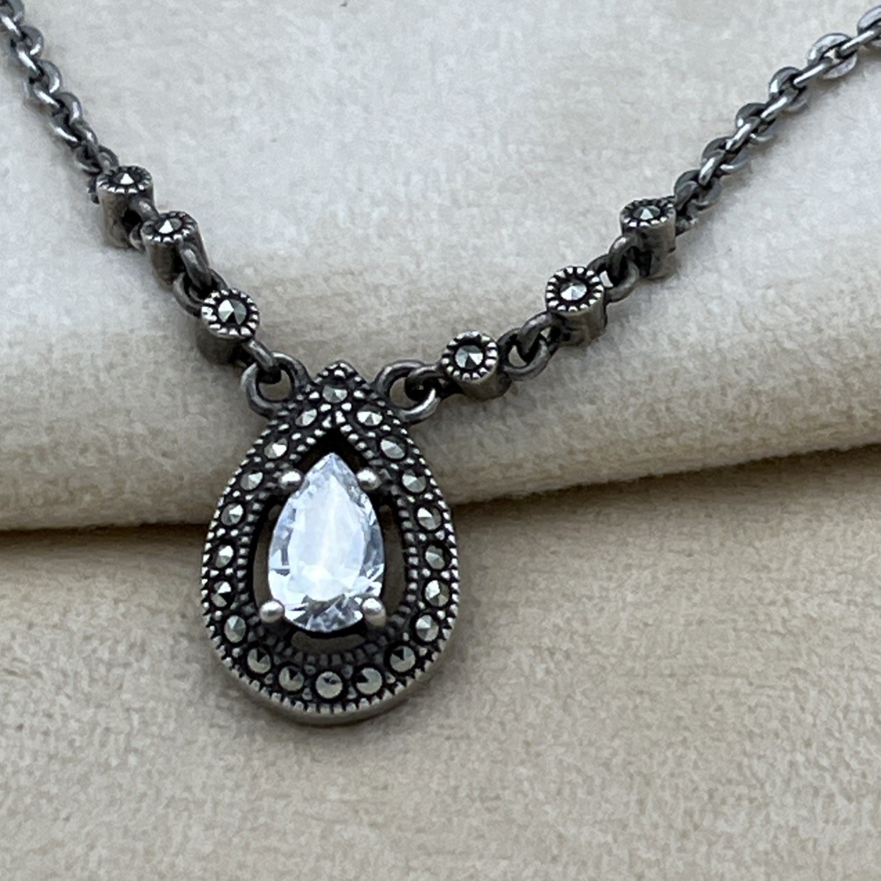 925 Sterling Silver Marcasite Style Glass Pear Pendant Necklace 48cm Vintage